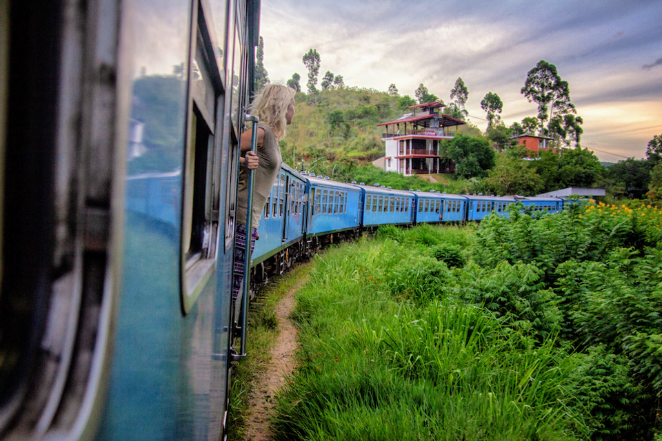 train-sri-lanka.png