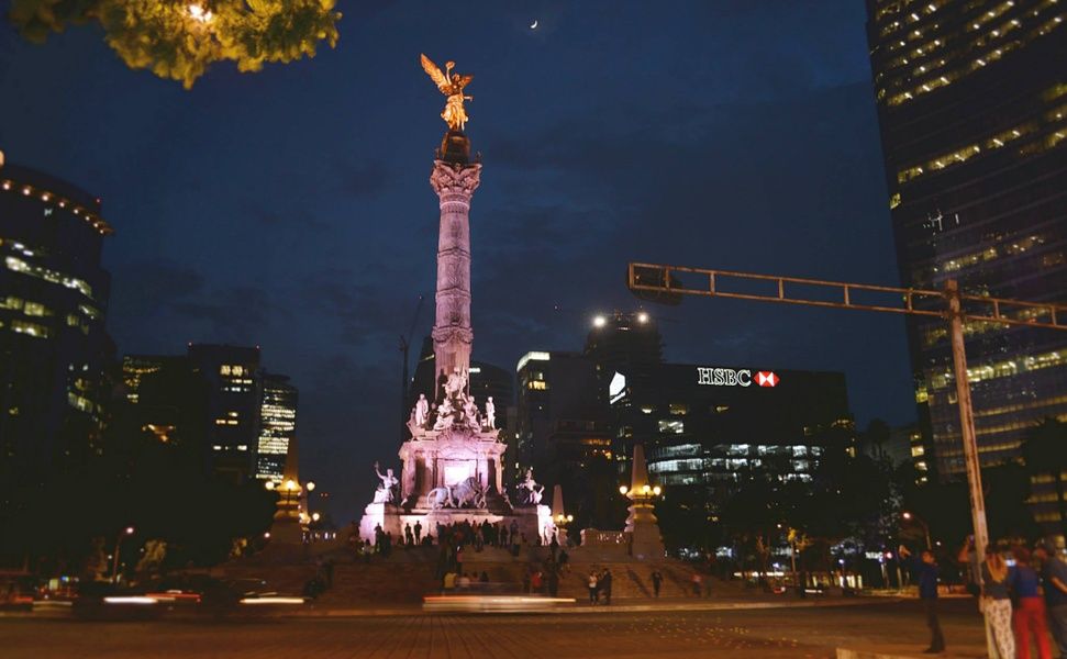 El Angel at sunset is one of the more gorgeous things to do in Mexico City