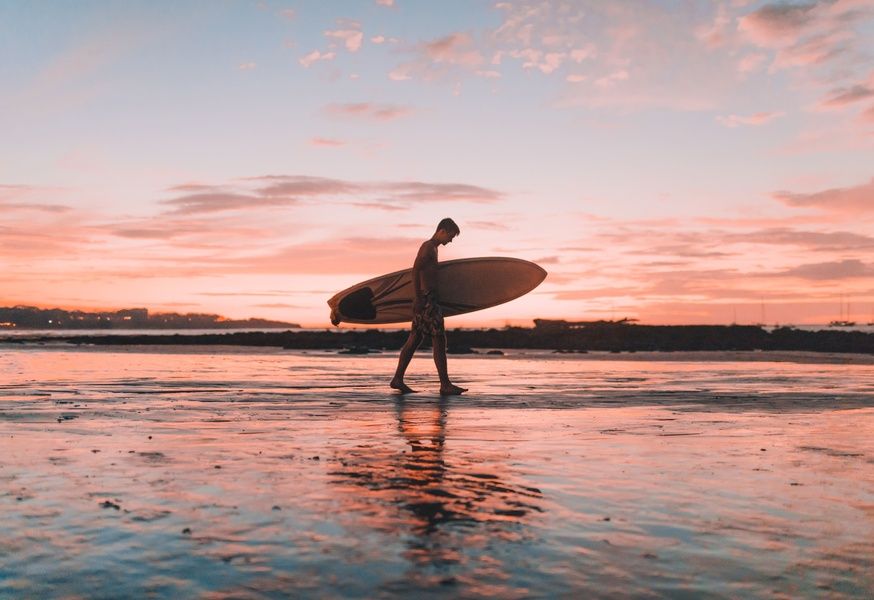 Wo kann man in Costa Rica übernachten, um unglaublich gut zu surfen? Tamarindo