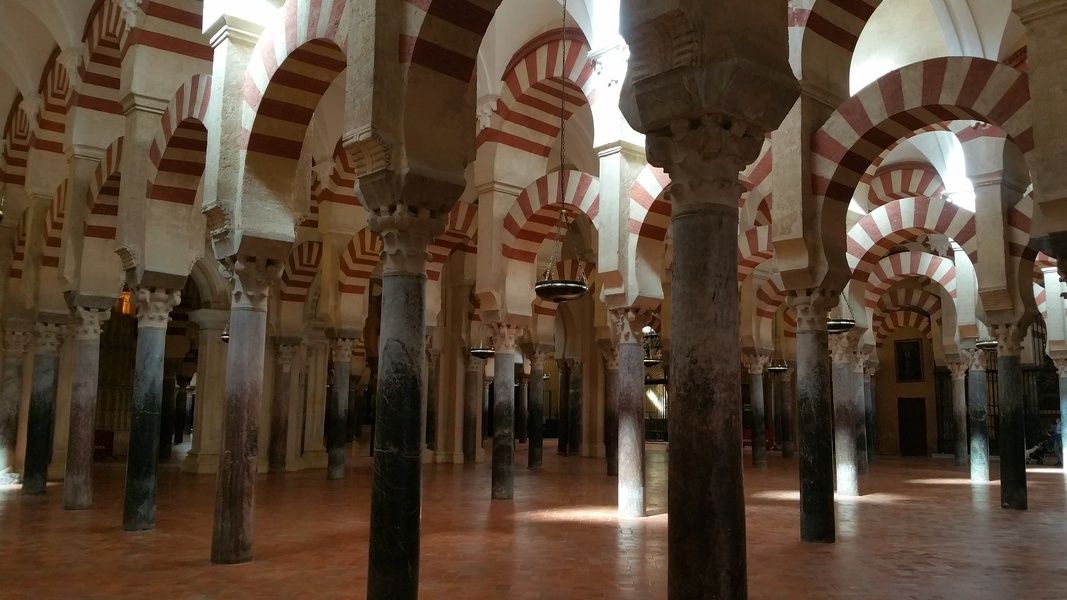 Wandering through the aches of Mezquita de Córdoba is an awesome thing to do in Spain