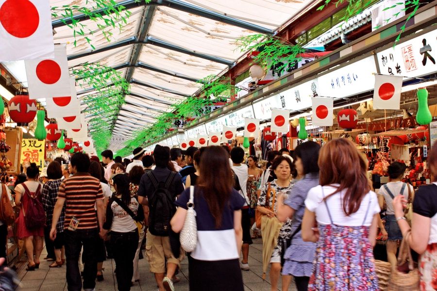 Nakamise-dori Street is a great Tokyo sightseeing spot