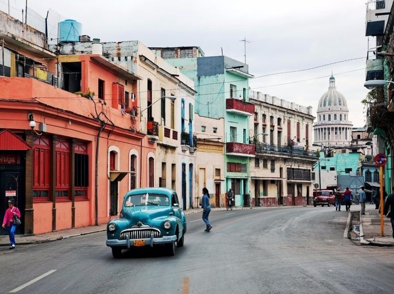 Car in Cuba reasons to travel to Cuba