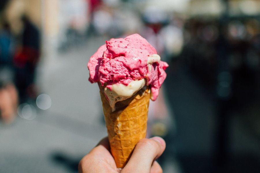 Having an ice cream cone at Murphy's is one of the best things to do in Dingle Ireland