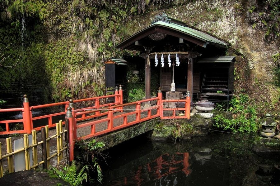Visiting a holy bath at the Zeniarai Benzaiten shrine is one of the things to do in Hakone