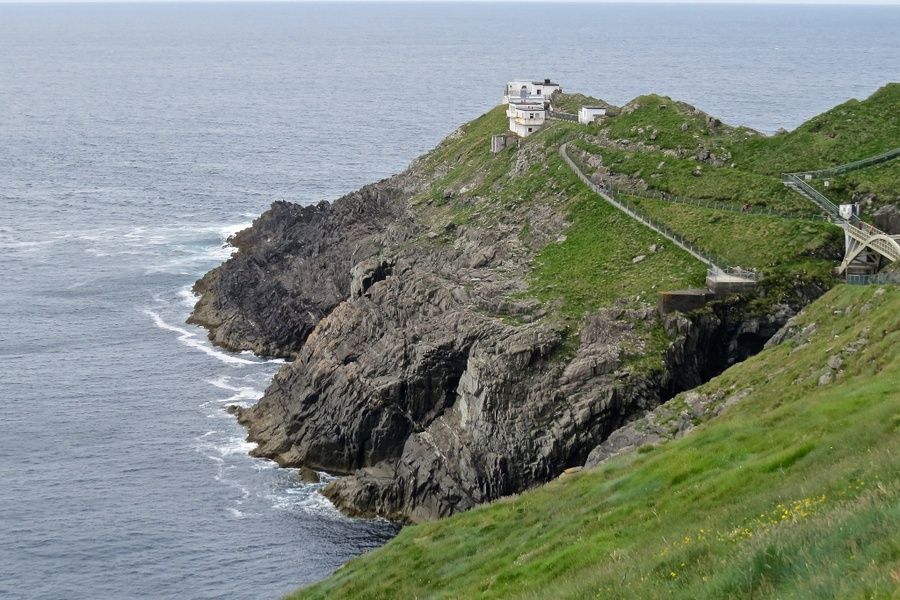 Visiting Mizen Head is an awesome thing to do in Ireland