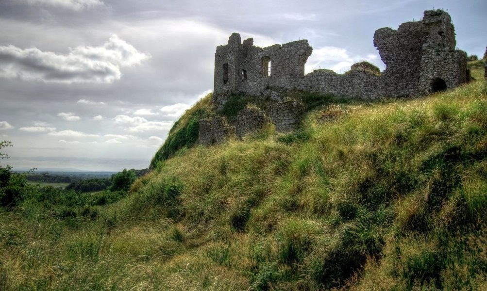 Visiting Dunamase Castle is a free thing to do in Ireland