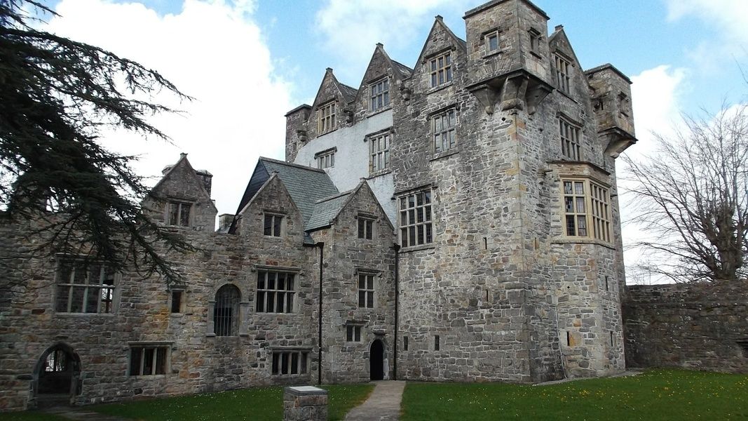 Exploring Donegal castle is a great thing to do in Donegal