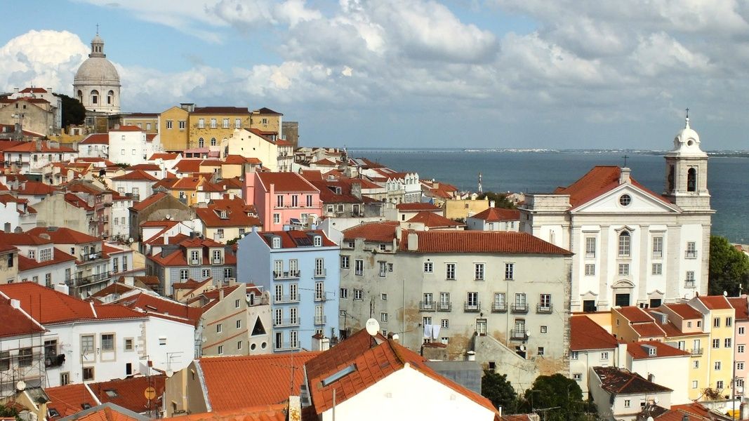 Exploring Alfama in Lisbon is an amazing thing to do in Portugal