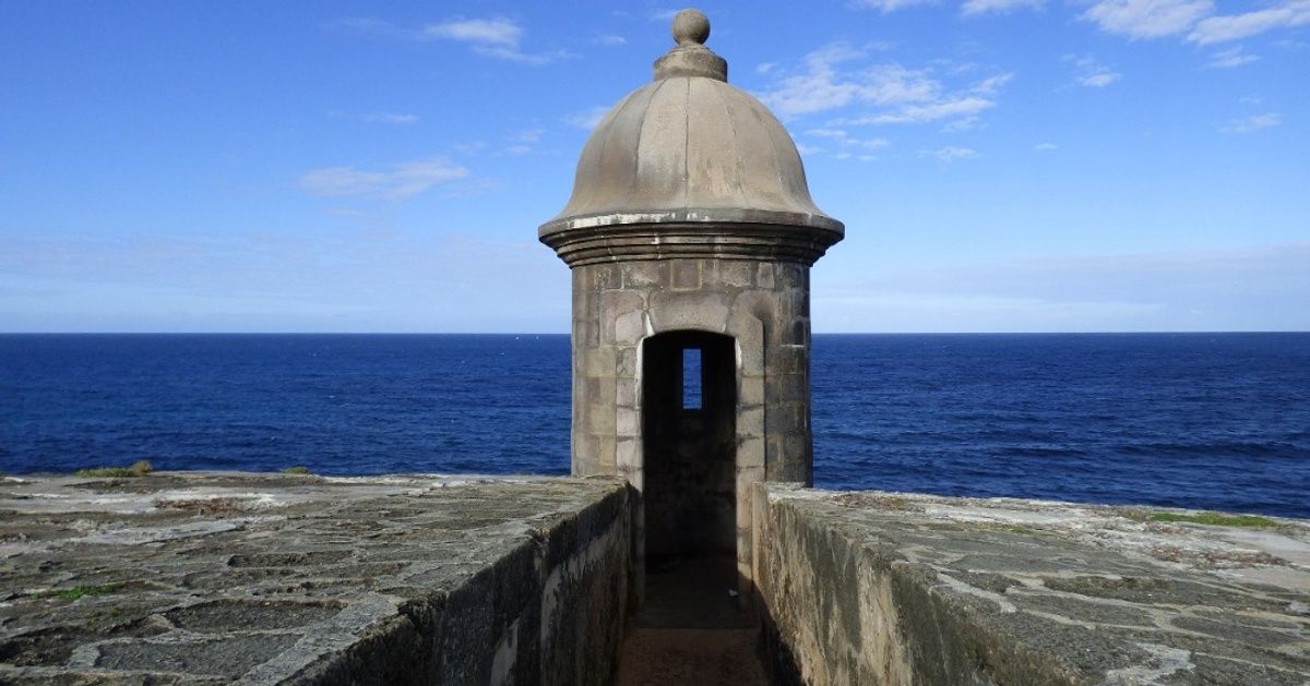 Comment a ❤️ if El Morro is one of your must-visit landmarks during your  vacation in Puerto Rico. 🇵🇷 #LiveBoricua #DiscoverPuertoRico 📍:…