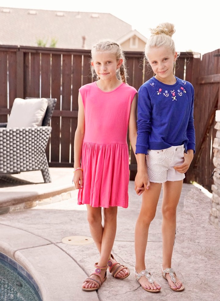 Girls in kidpik clothing outfits