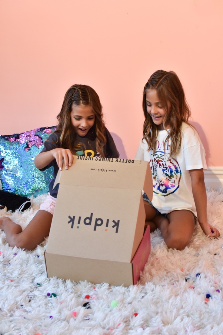 Clements Twins unboxing kidpik outfits