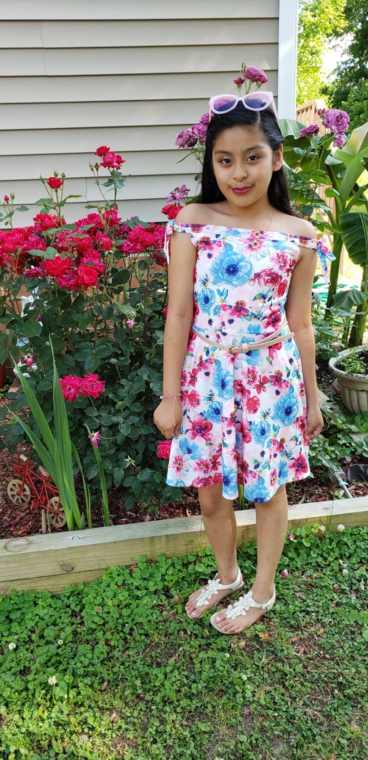 Girl in kidpik dress