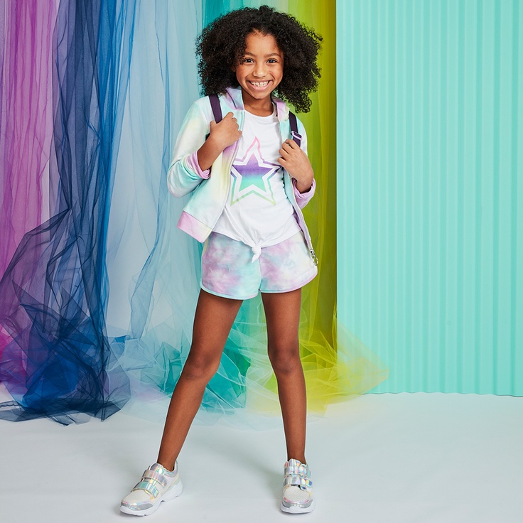 Girl in kidpik Activewear