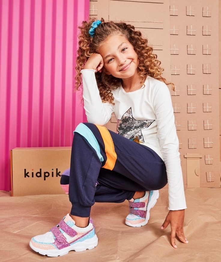 Girl in comfortable kidpik outfit