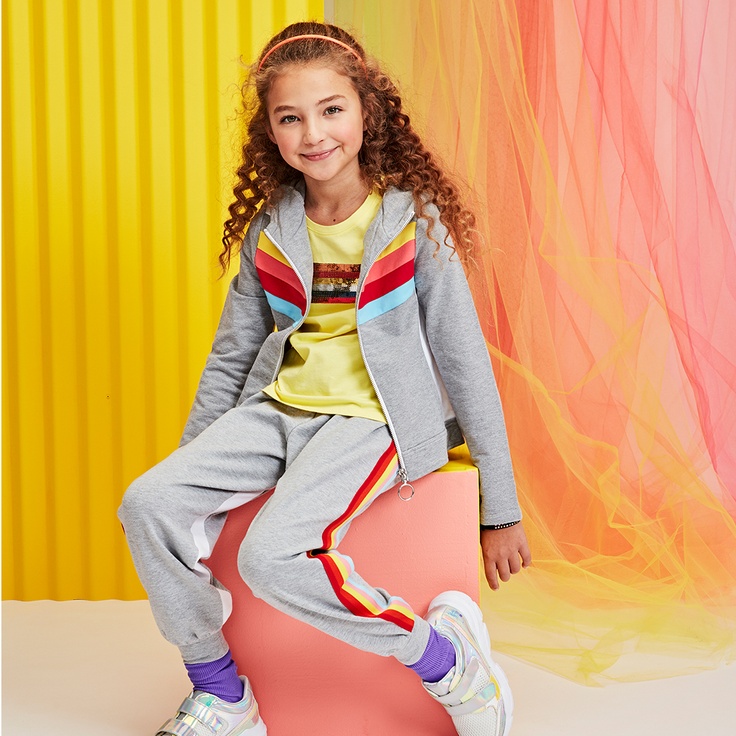 Girl in kidpik activewear